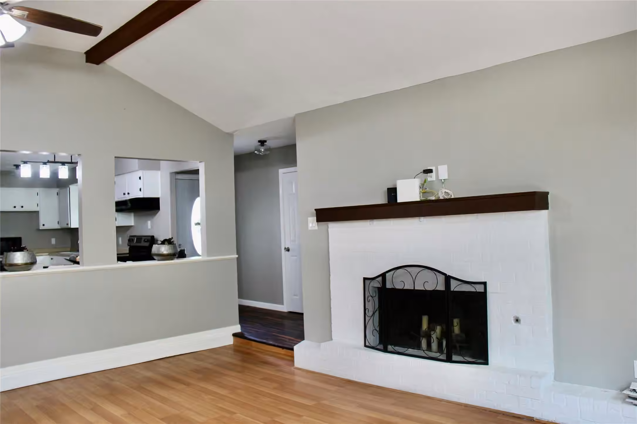 Photo 6 of 4915 Charnock Drive, Alvin, TX