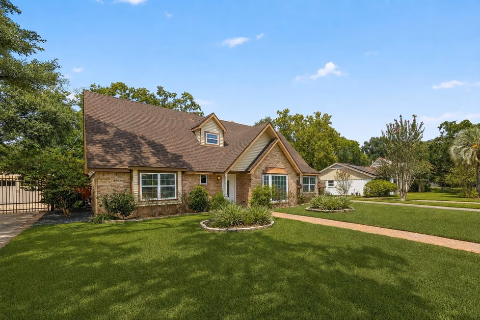 Photo 2 of 12514 Hazelwood Lane, Houston, TX