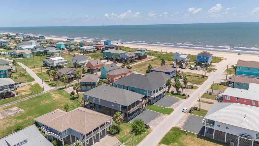 Photo 4 of 870 Kahla Drive, Crystal Beach, TX