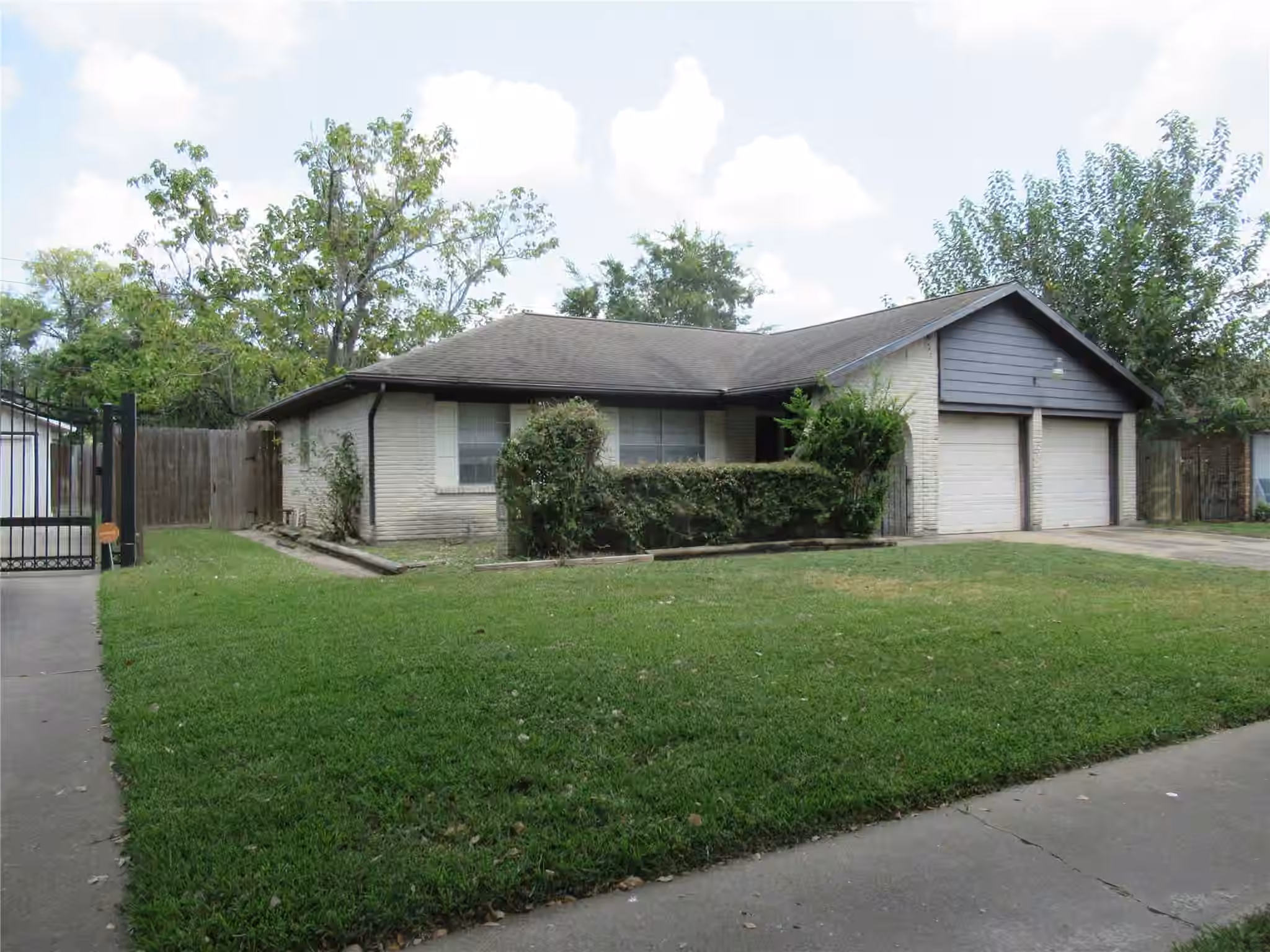 Photo 2 of 4122 Belgrade Drive, Houston, TX
