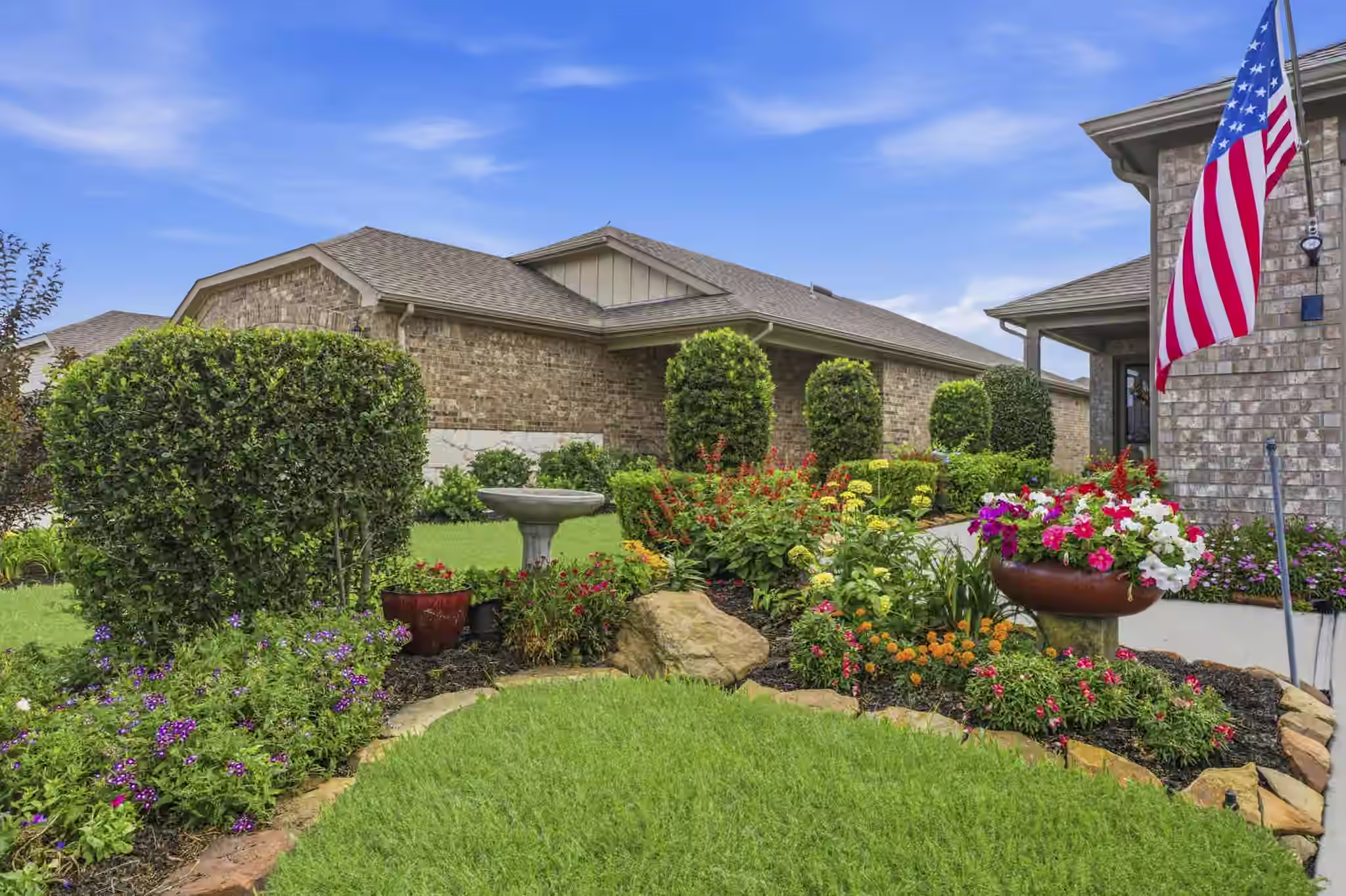 Photo 3 of 410 Thistle Thorn Drive, The Woodlands, TX