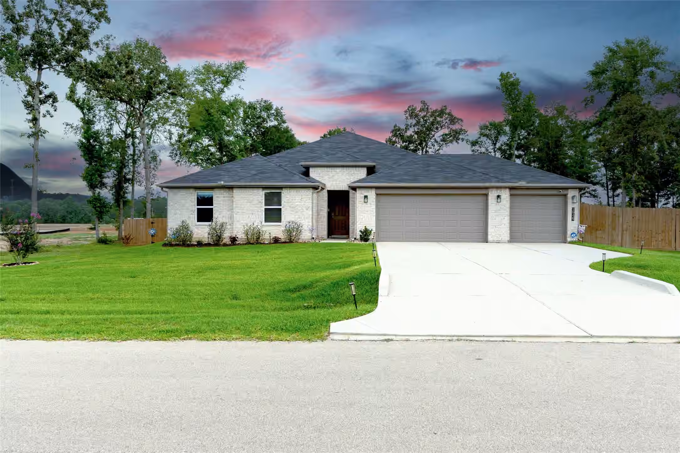 Photo 3 of 16129 William Ross Way, Conroe, TX