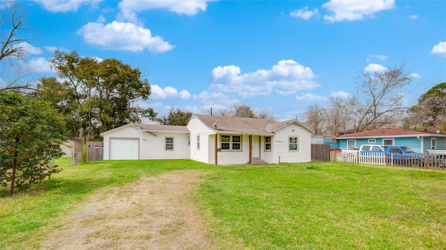 Photo 2 of 710 Roosevelt Street, La Marque, TX