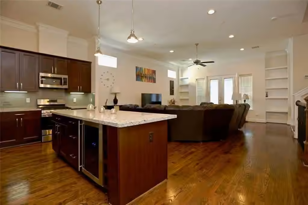 Photo 4 of 948 W 24th Street, Houston, TX