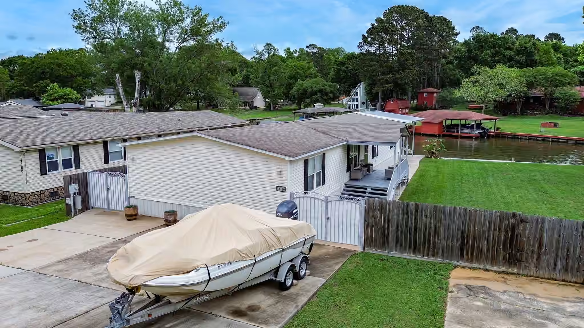 Photo 3 of 14186 Shadow Bay Drive, Willis, TX