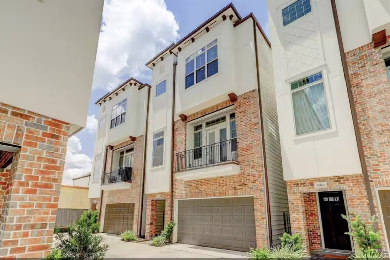 Photo 3 of 1040 W 26th Street B, Houston, TX