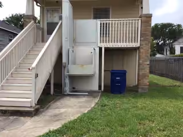 Photo 2 of 4615 Avenue Q 1/2, Galveston, TX