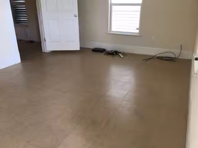Photo 5 of 4615 Avenue Q 1/2, Galveston, TX