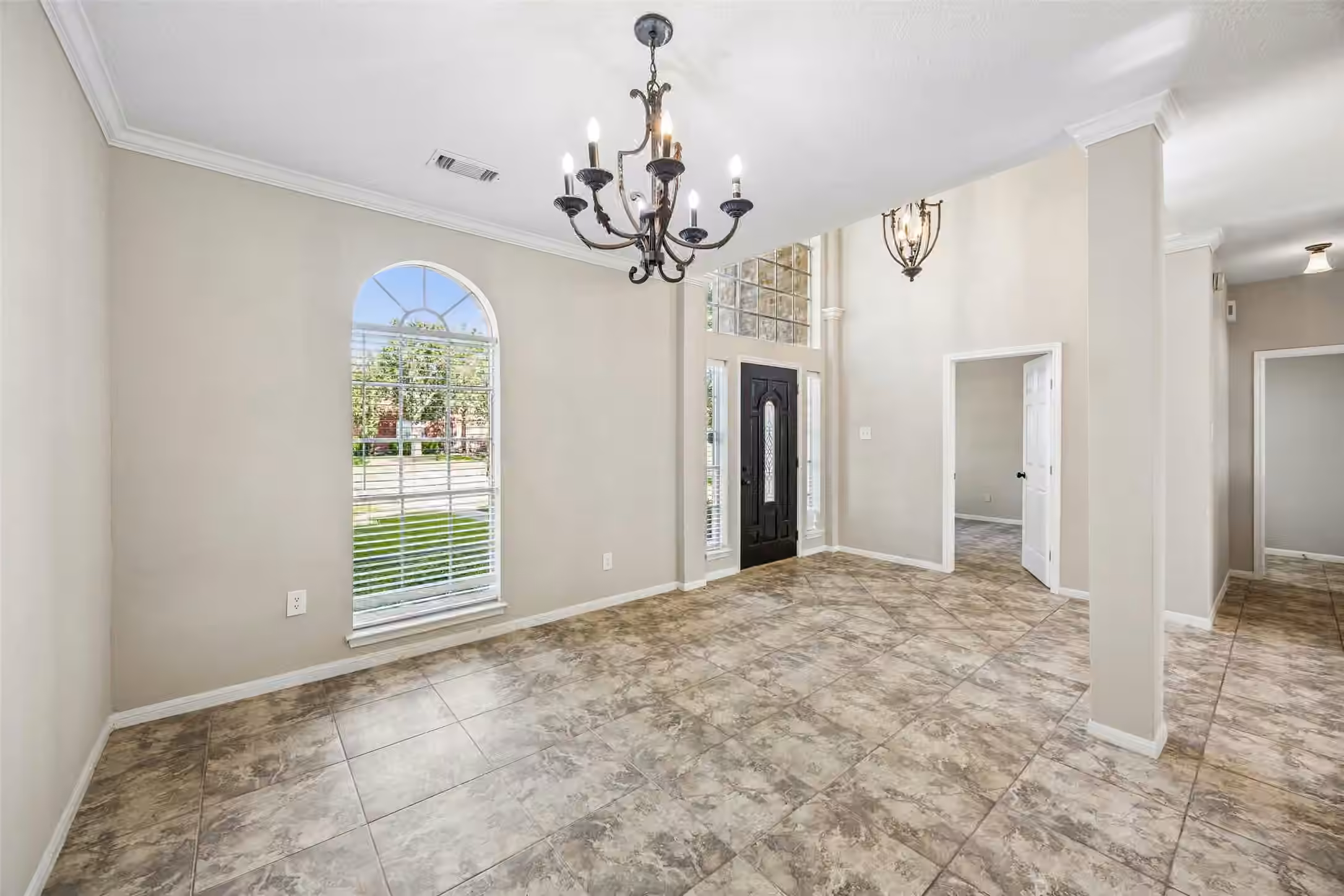 Photo 4 of 4031 Mission Valley Drive, Missouri City, TX