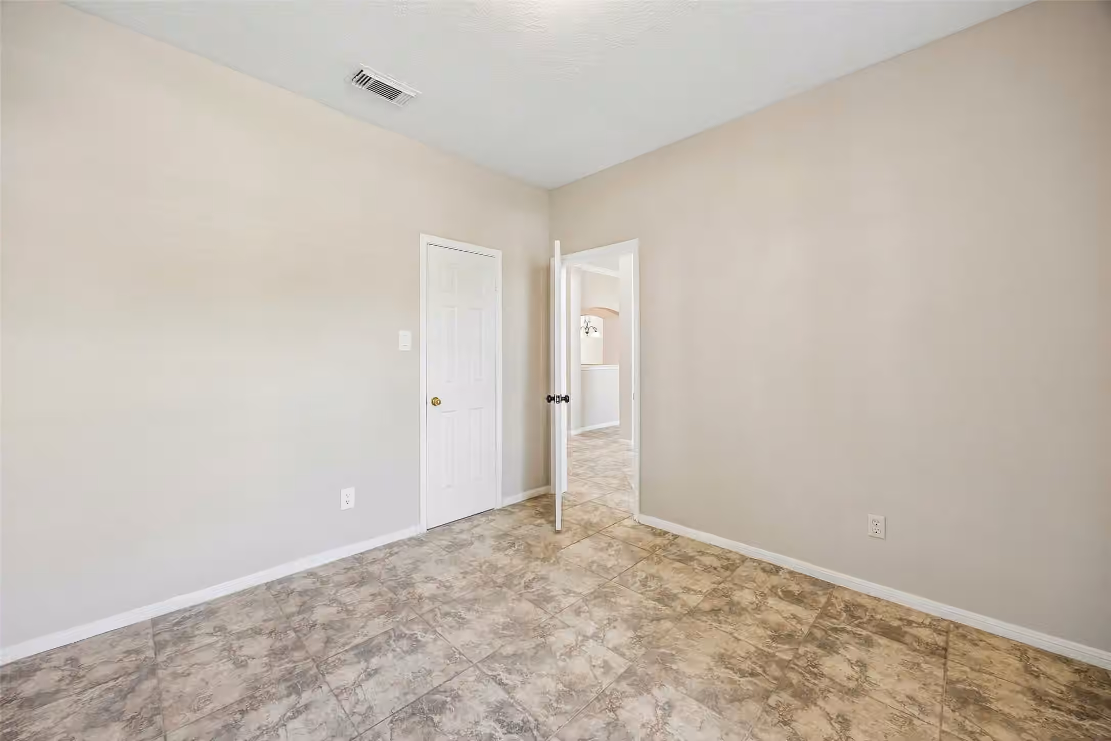 Photo 7 of 4031 Mission Valley Drive, Missouri City, TX