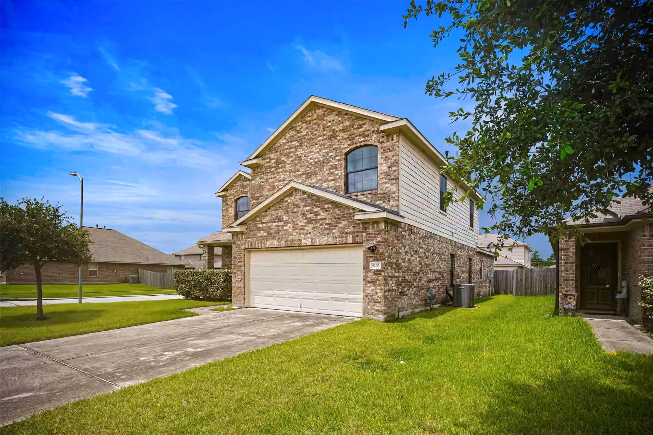 Photo 3 of 9203 Sasson Boulevard, Houston, TX