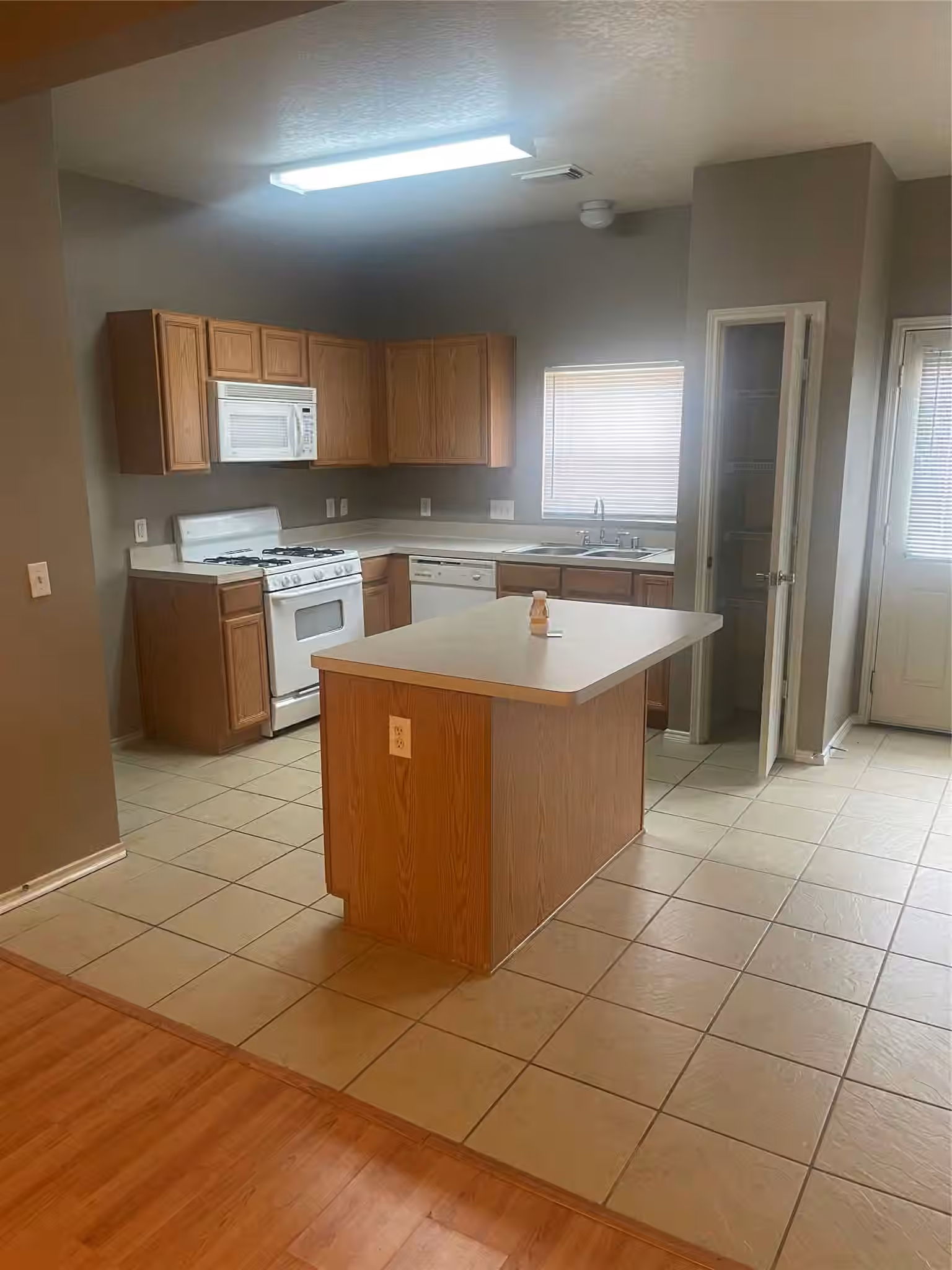 Photo 4 of 2215 Walnut Fair Lane, Spring, TX