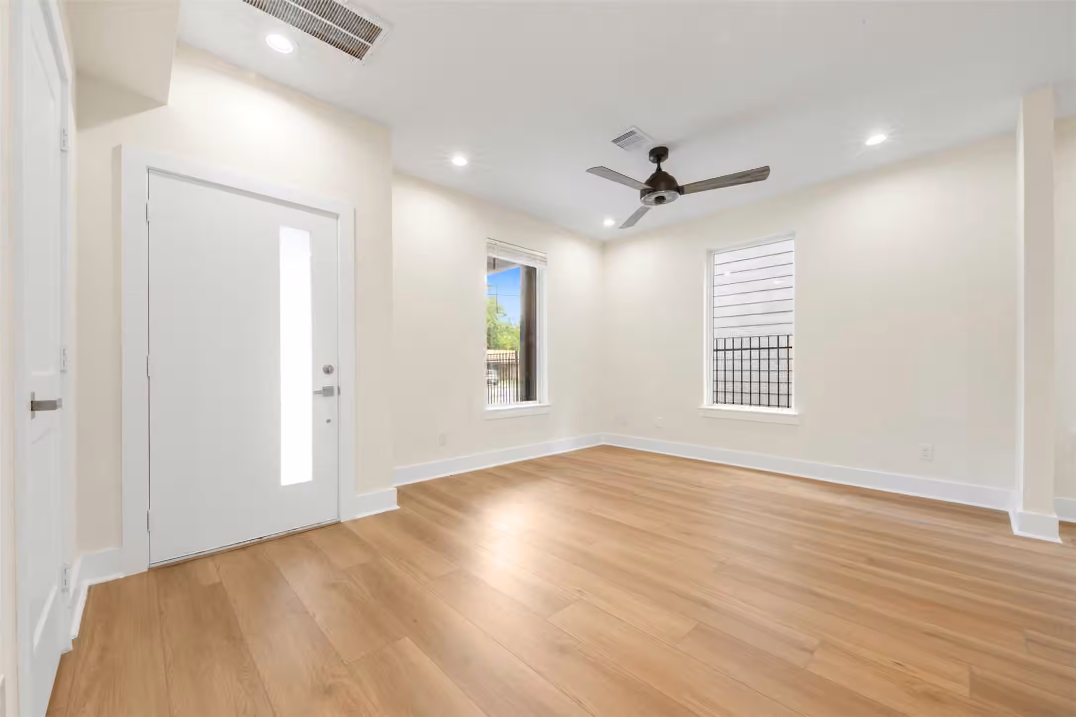 Photo 4 of 1275 Dewalt Street, Houston, TX