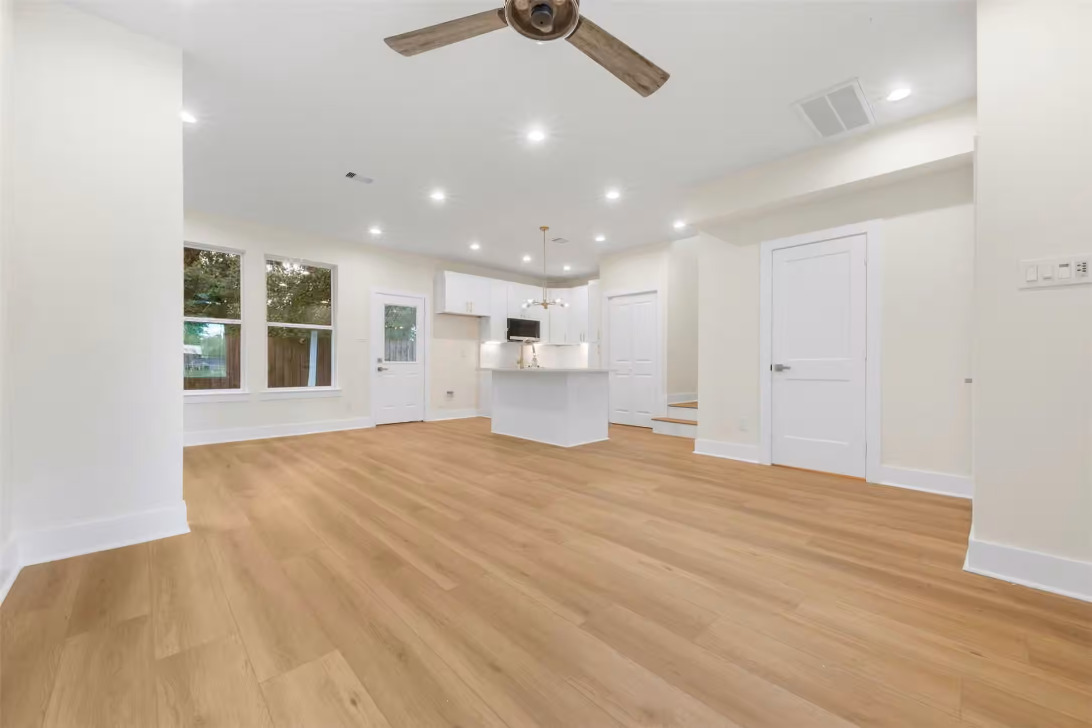 Photo 6 of 1275 Dewalt Street, Houston, TX