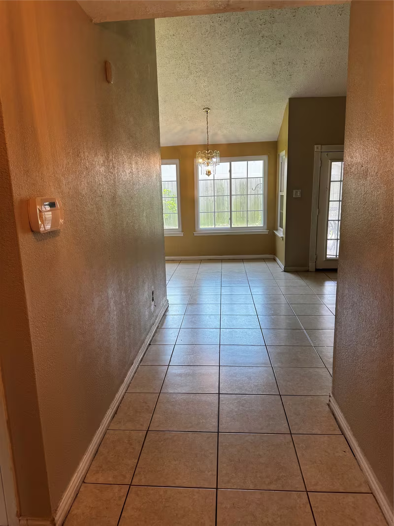 Photo 4 of 10119 Towne Mist Drive, Sugar Land, TX