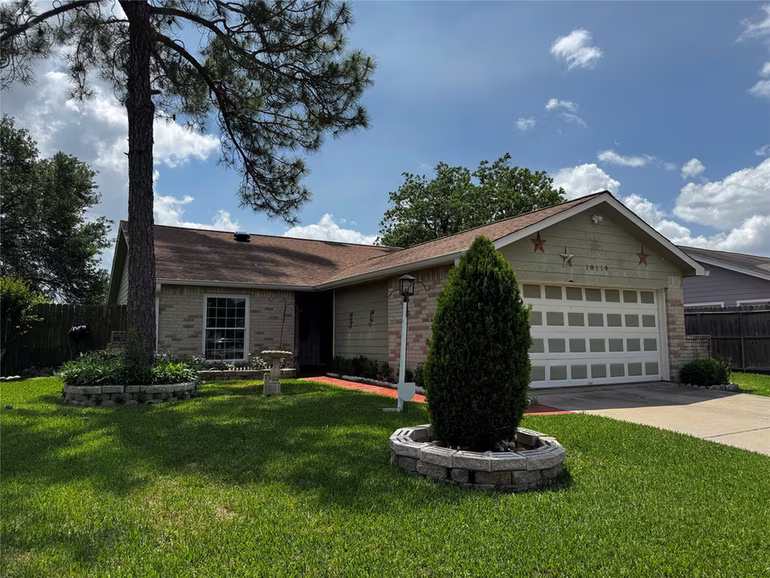 Photo 5 of 10119 Towne Mist Drive, Sugar Land, TX