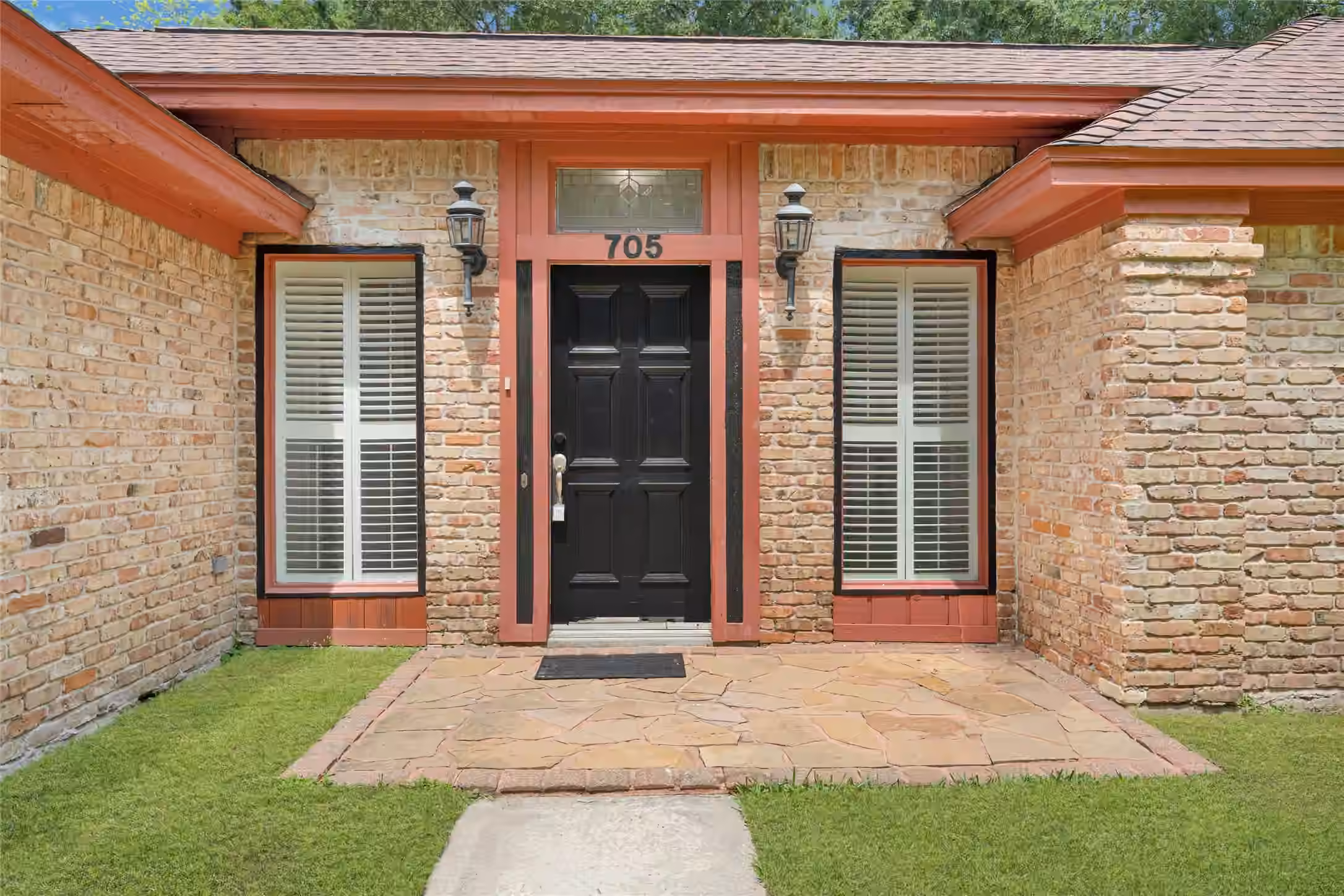 Photo 4 of 705 Holly Springs Court, Conroe, TX