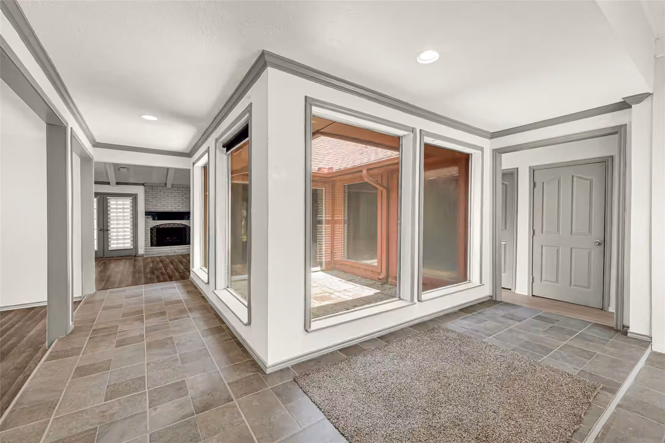 Photo 7 of 705 Holly Springs Court, Conroe, TX