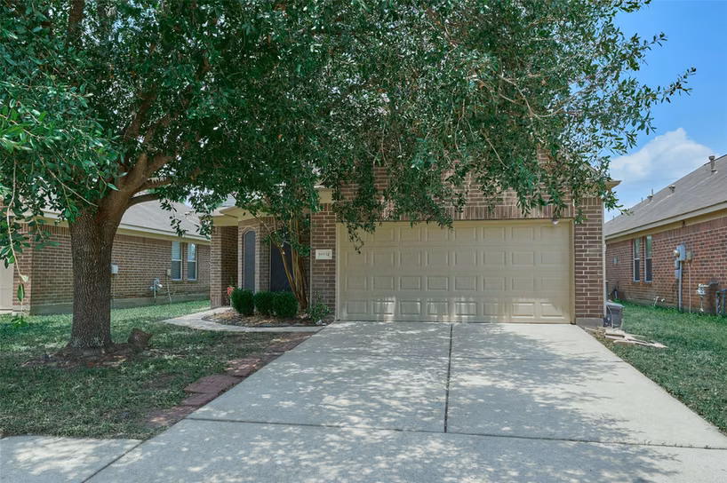 Photo 3 of 18534 ALEMARBLE OAK Street, Cypress, TX