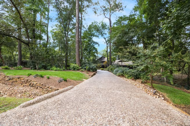 Photo 4 of 23414 Holly Hollow Street, Tomball, TX