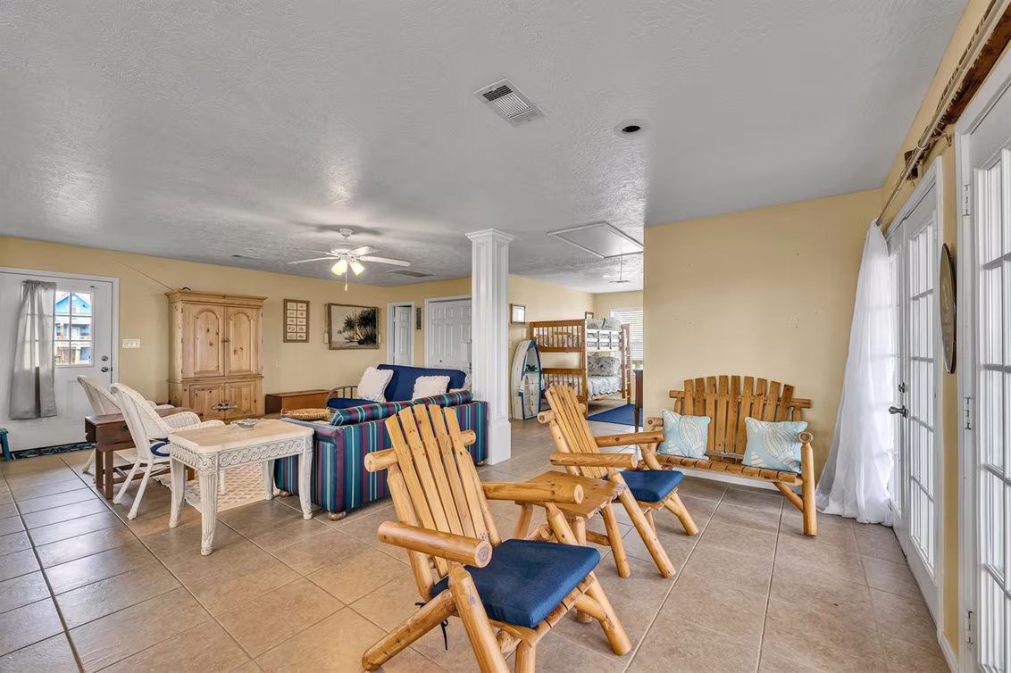 Photo 4 of 818 Sea Shell Drive, Freeport, TX