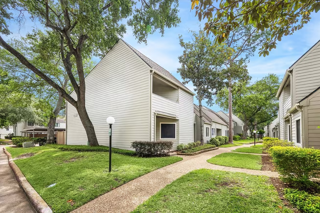Photo 4 of 2319 Briarwest Boulevard, Houston, TX