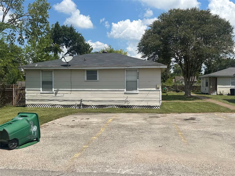 Photo 2 of 3923 Caplin Street, Houston, TX