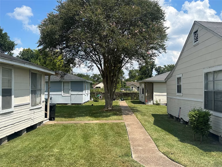 Photo 3 of 3923 Caplin Street, Houston, TX