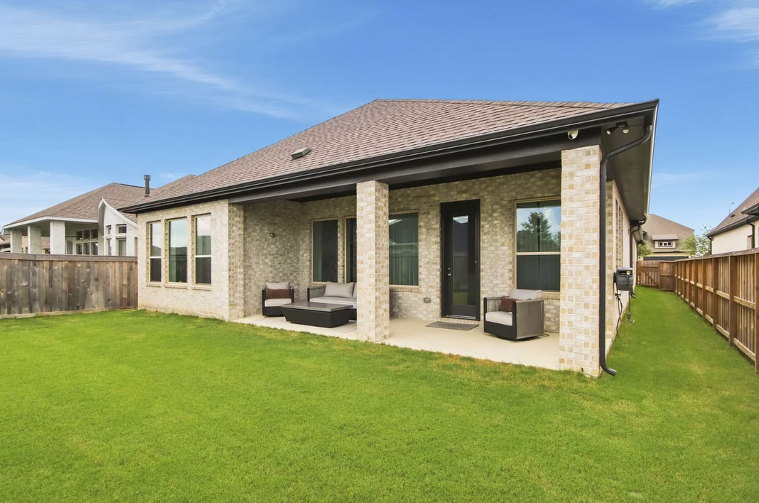 Photo 4 of 19615 Holly Pierce Drive, Cypress, TX