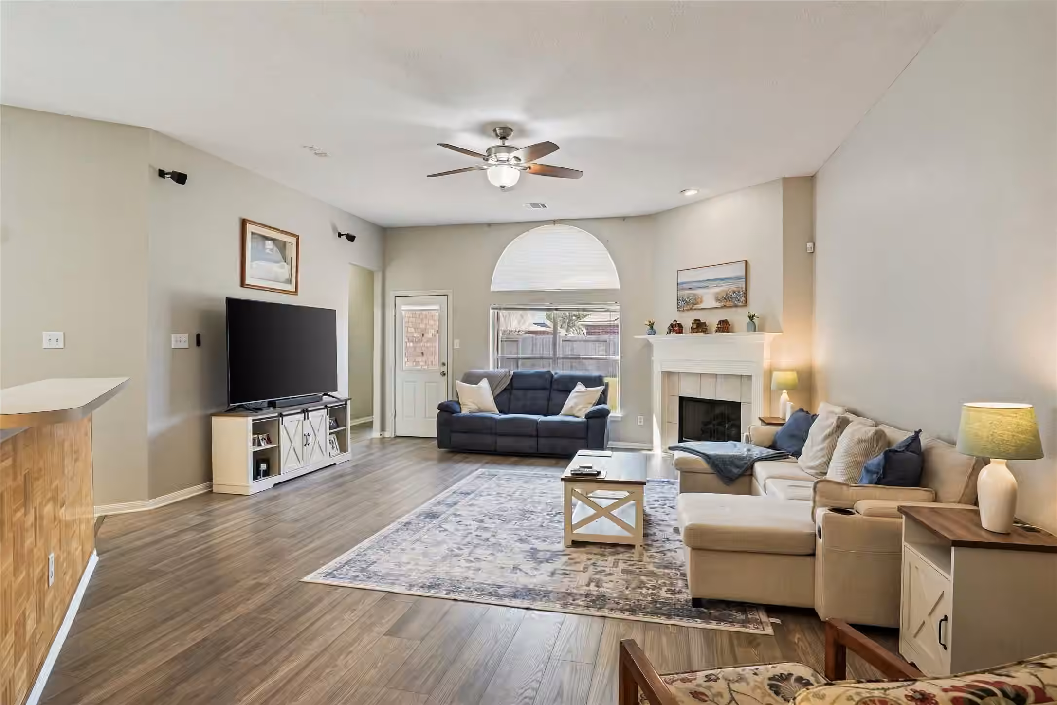 Photo 5 of 5710 Shady Hollow Court, Rosharon, TX