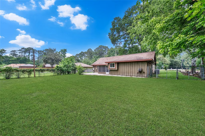 Photo 2 of 1626 Hamblen Road, Kingwood, TX
