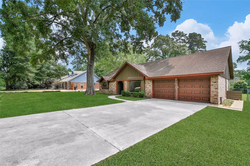 Photo 3 of 1626 Hamblen Road, Kingwood, TX