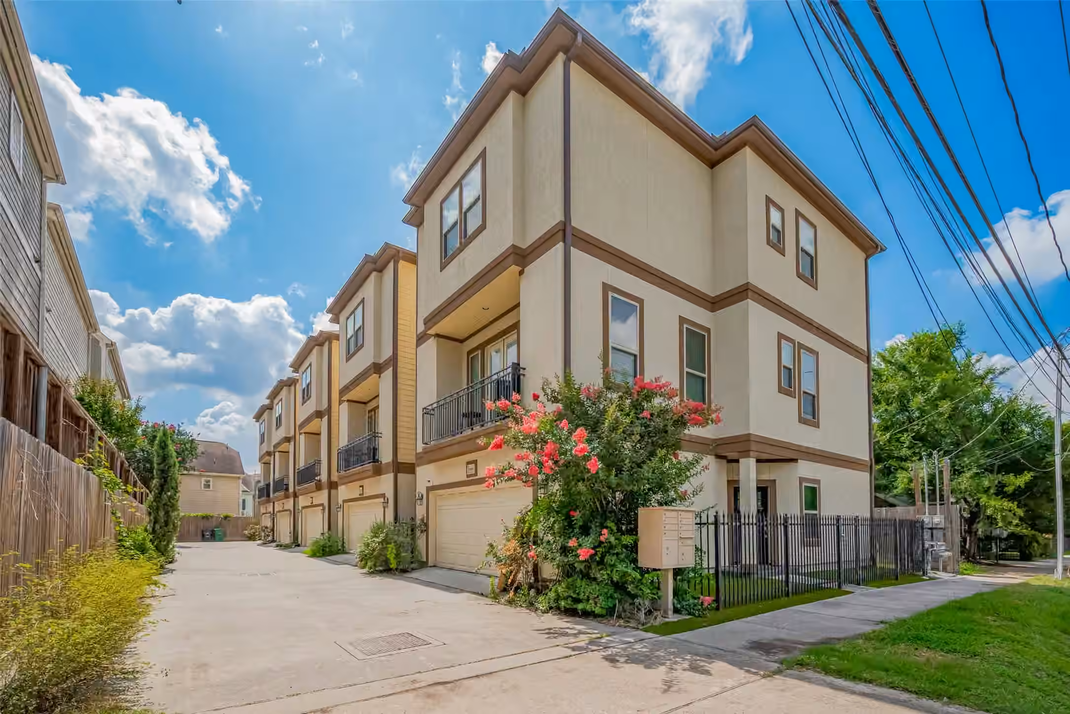 Photo 4 of 2604 Bevis Street E, Houston, TX