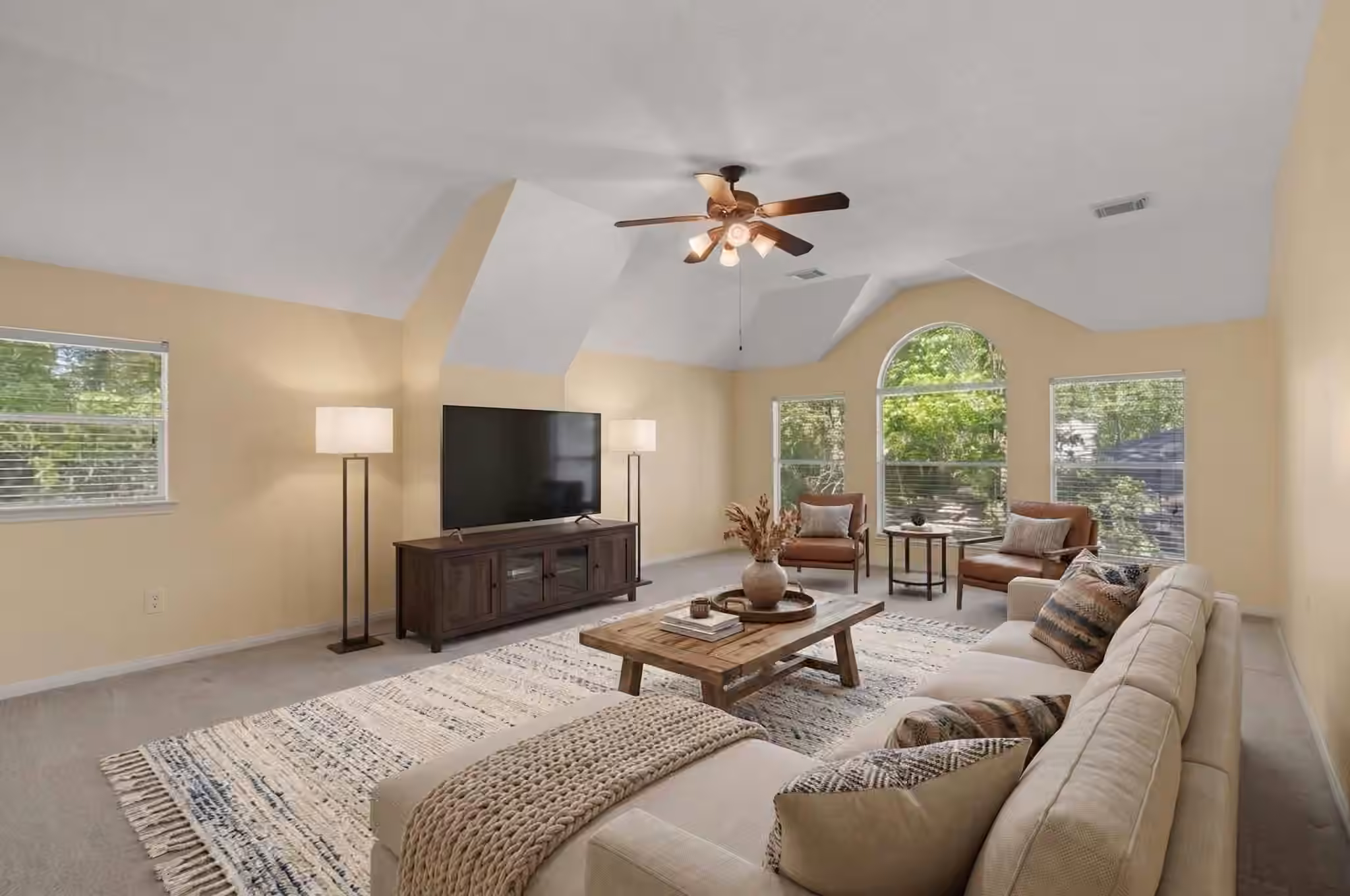 Photo 5 of 78 E Hobbit Glen Drive, Conroe, TX