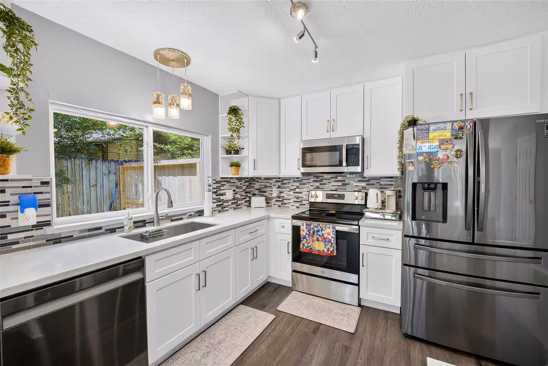Photo 5 of 1610 N Red Cedar Circle, The Woodlands, TX