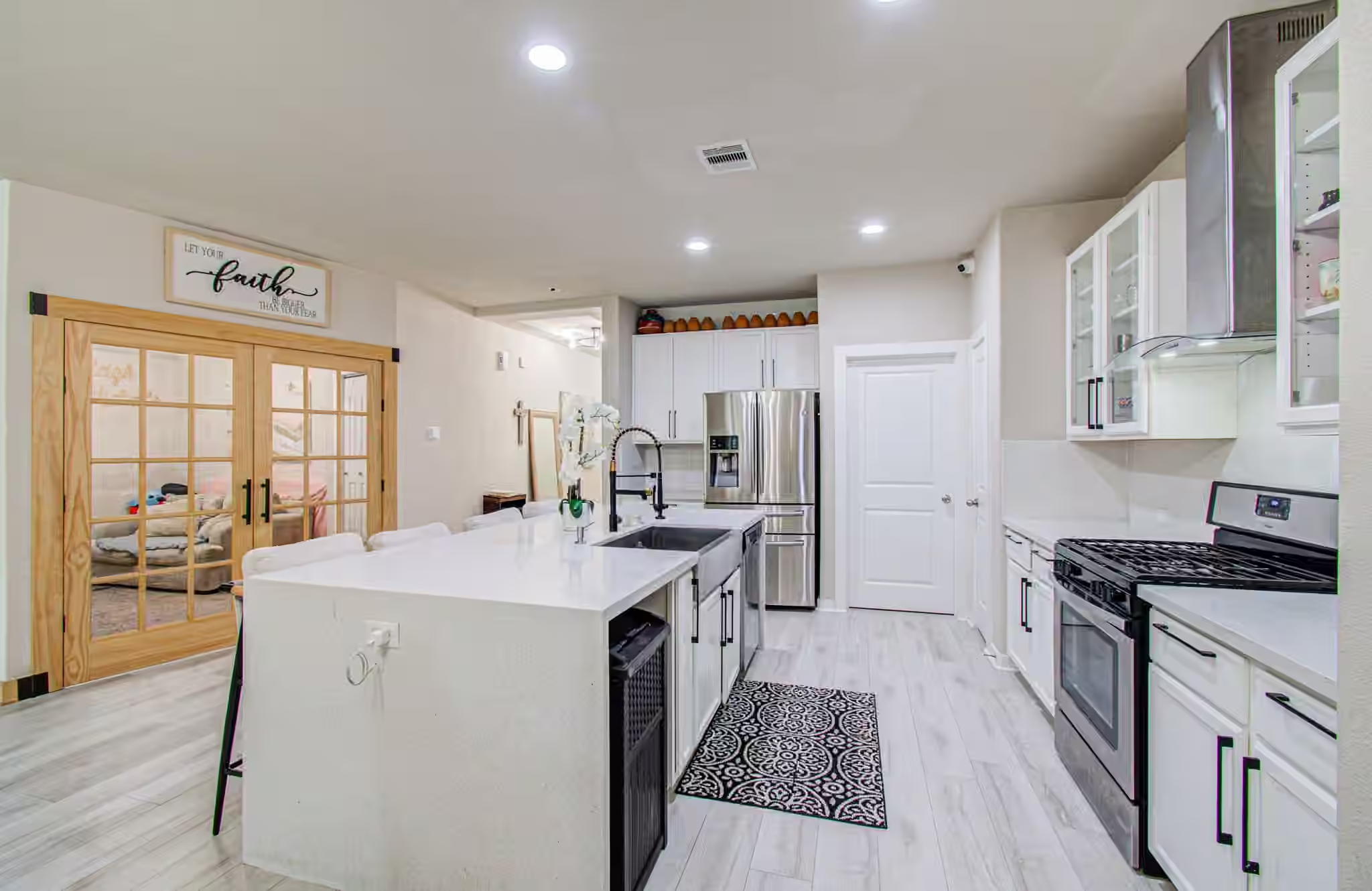 Photo 3 of 15430 Royce Holly Drive, Humble, TX
