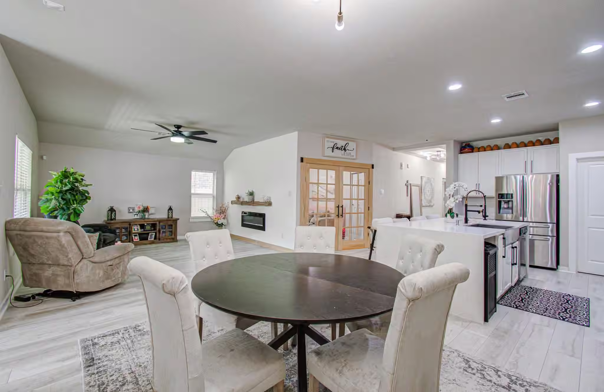 Photo 5 of 15430 Royce Holly Drive, Humble, TX