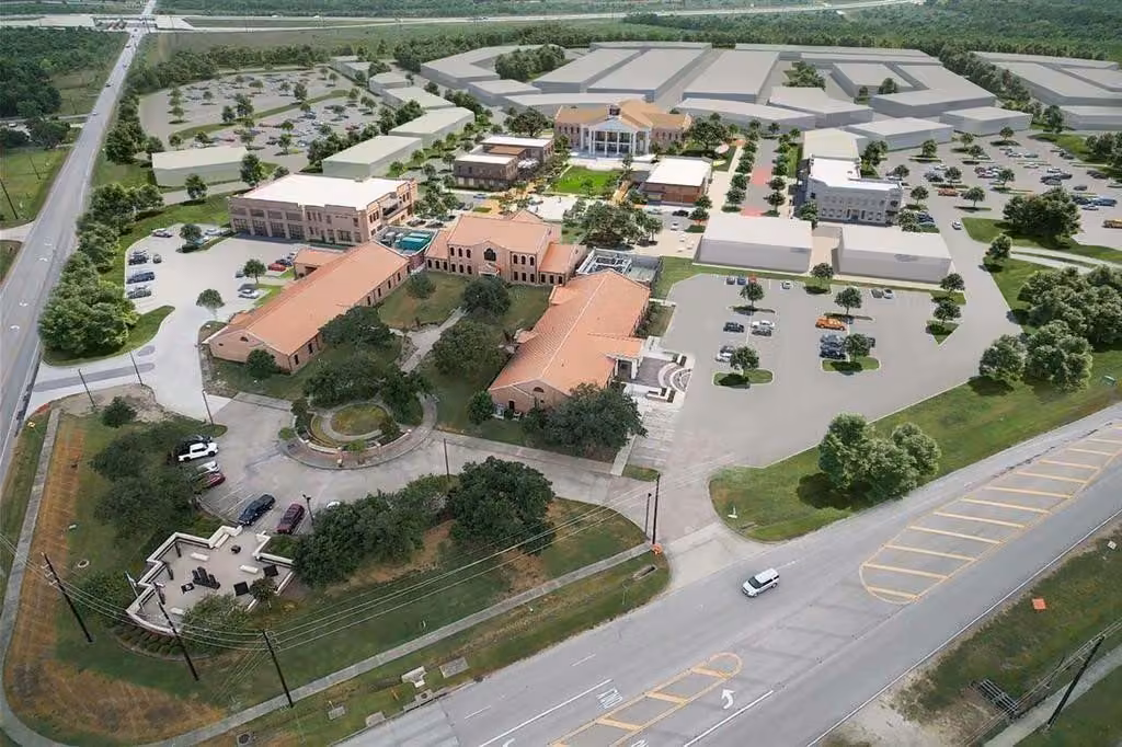 Photo 4 of 12135 Lake View Boulevard, Mont Belvieu, TX