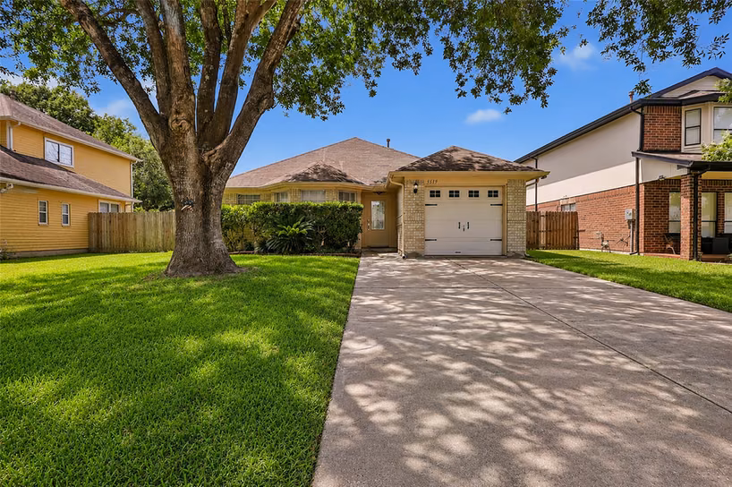 Photo of 5519 Chisholm Trail, Dickinson, TX