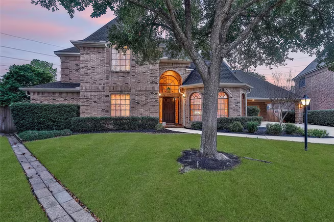 Photo 2 of 7815 Wilton Park Drive, Spring, TX