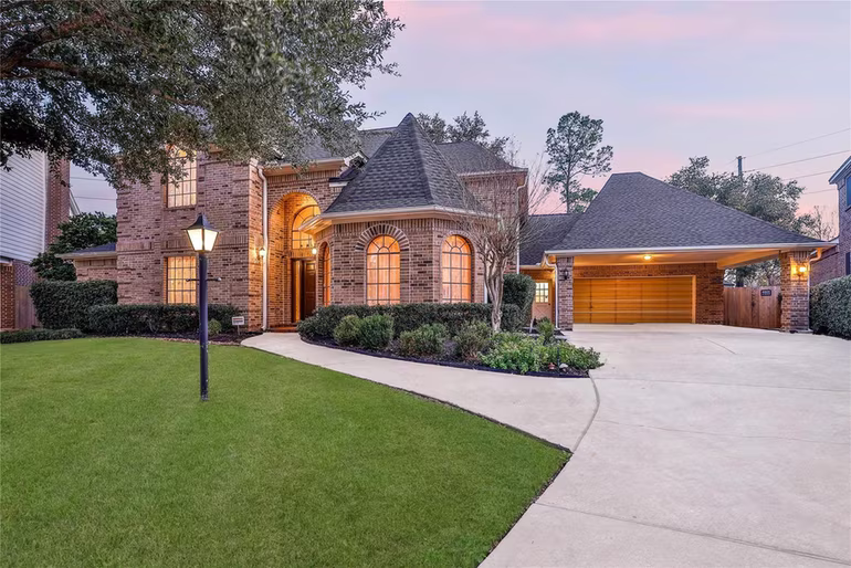 Photo 3 of 7815 Wilton Park Drive, Spring, TX