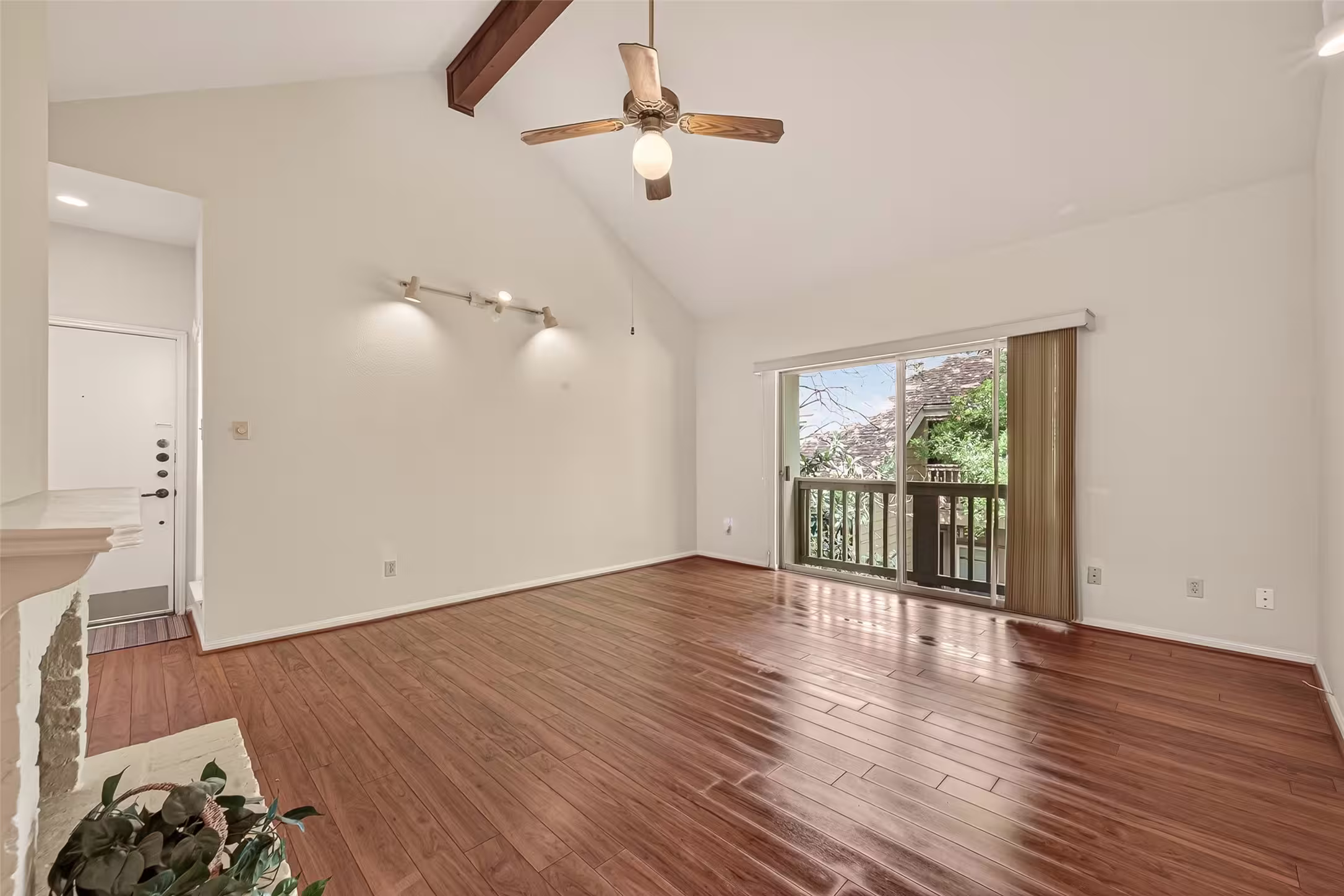 Photo 6 of 2100 Tanglewilde Street 596, Houston, TX