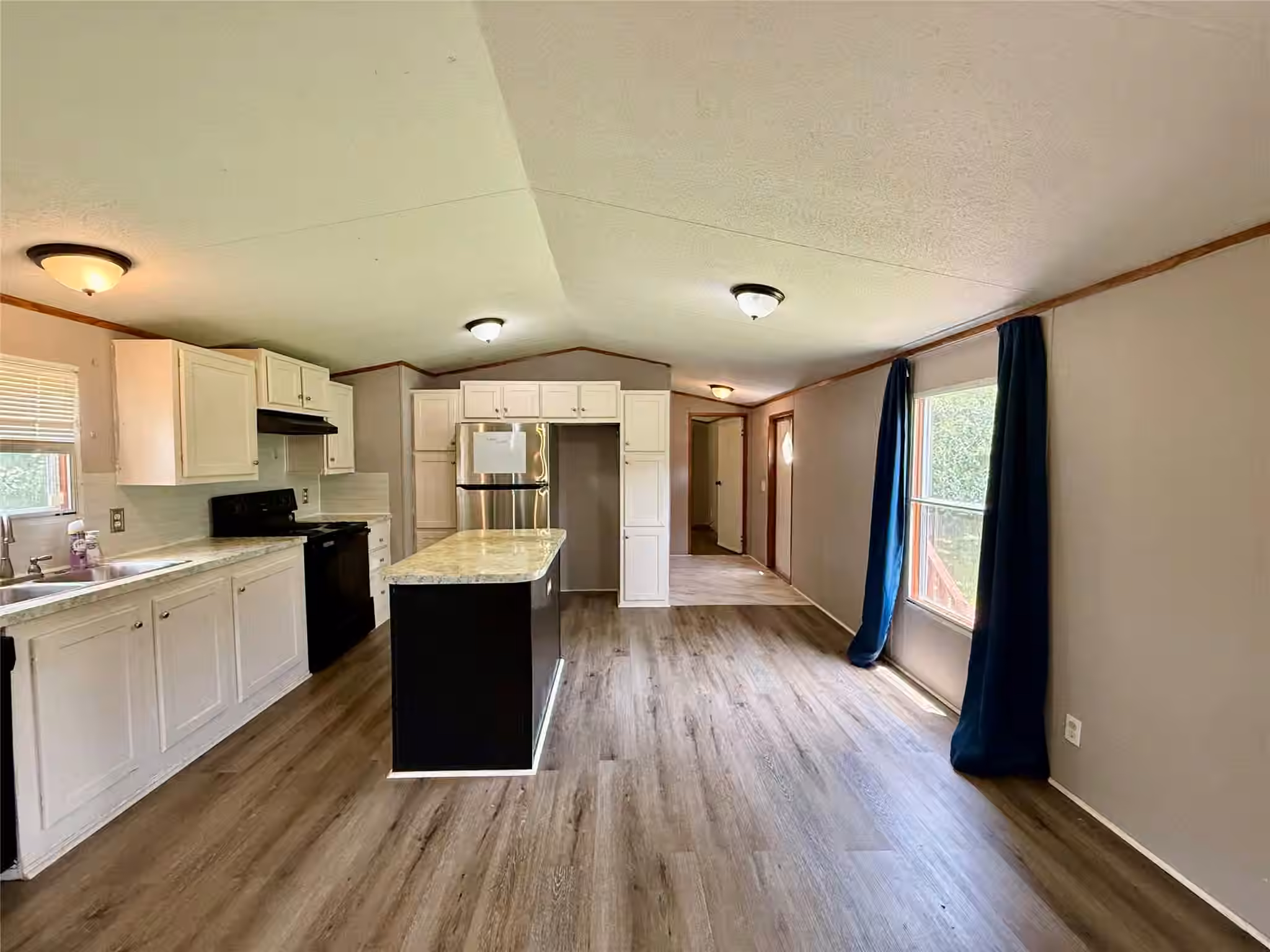 Photo 2 of 102 Western Way, Angleton, TX