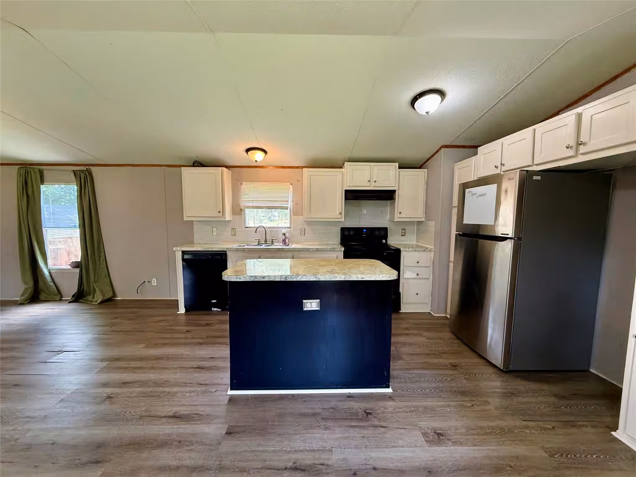 Photo 3 of 102 Western Way, Angleton, TX