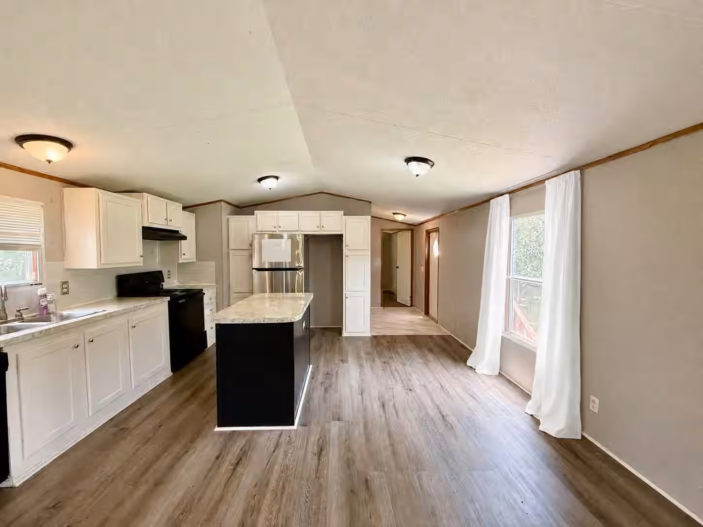 Photo 5 of 102 Western Way, Angleton, TX