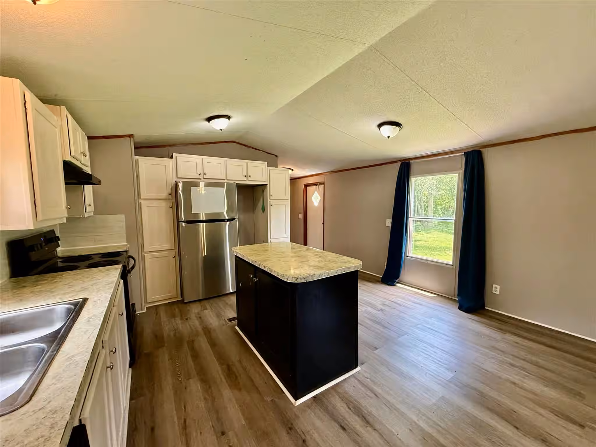 Photo 6 of 102 Western Way, Angleton, TX