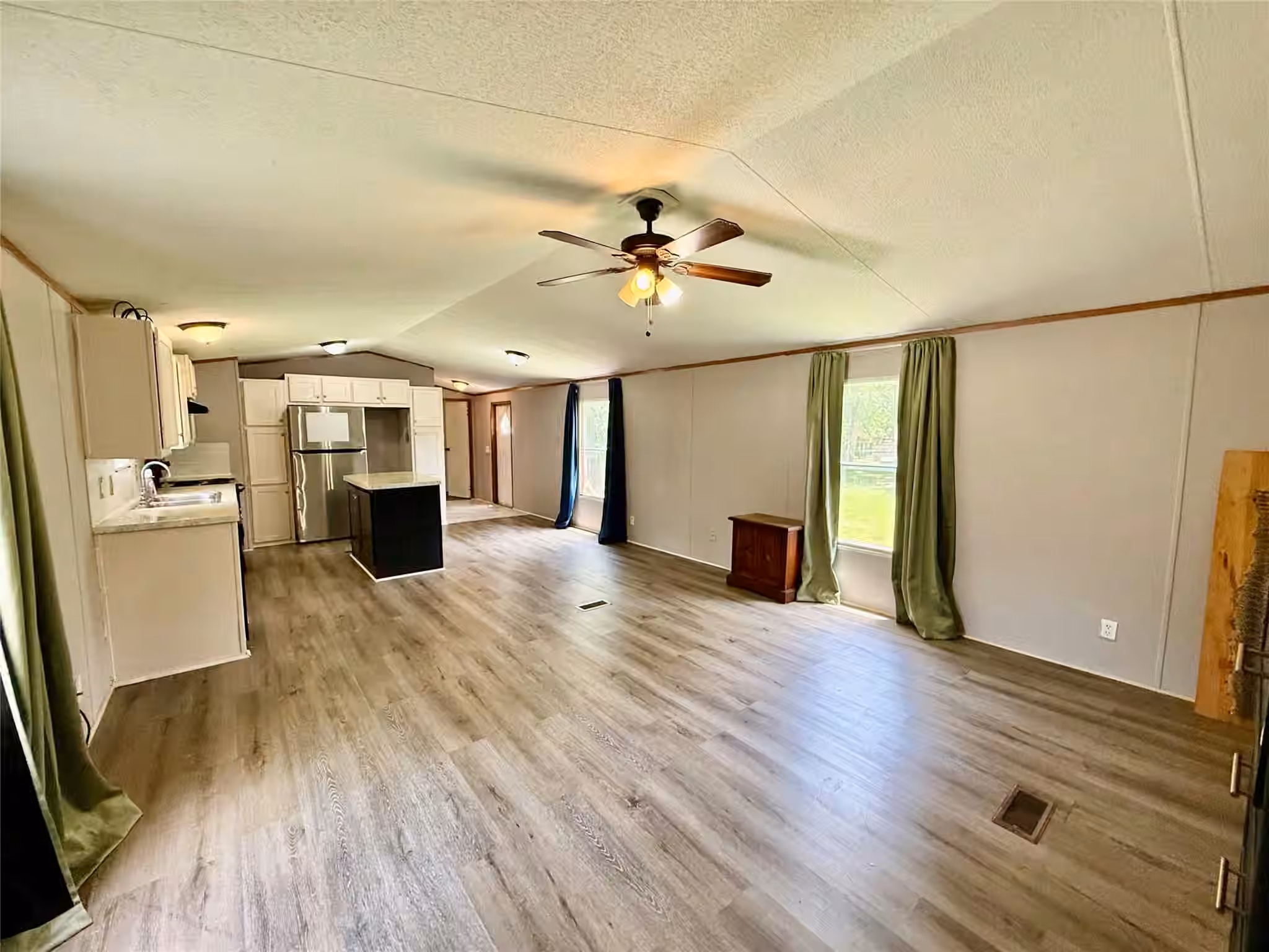Photo 7 of 102 Western Way, Angleton, TX