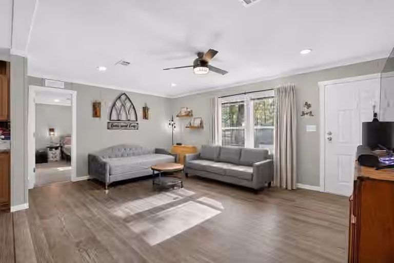 Photo 5 of 10 Oakwood Drive, Huntsville, TX