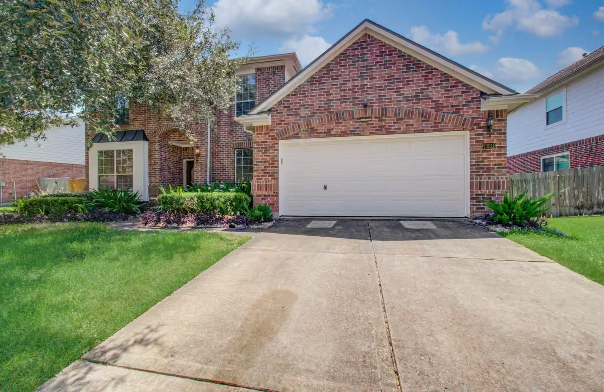 Photo 3 of 13919 Charterhouse Way, Sugar Land, TX