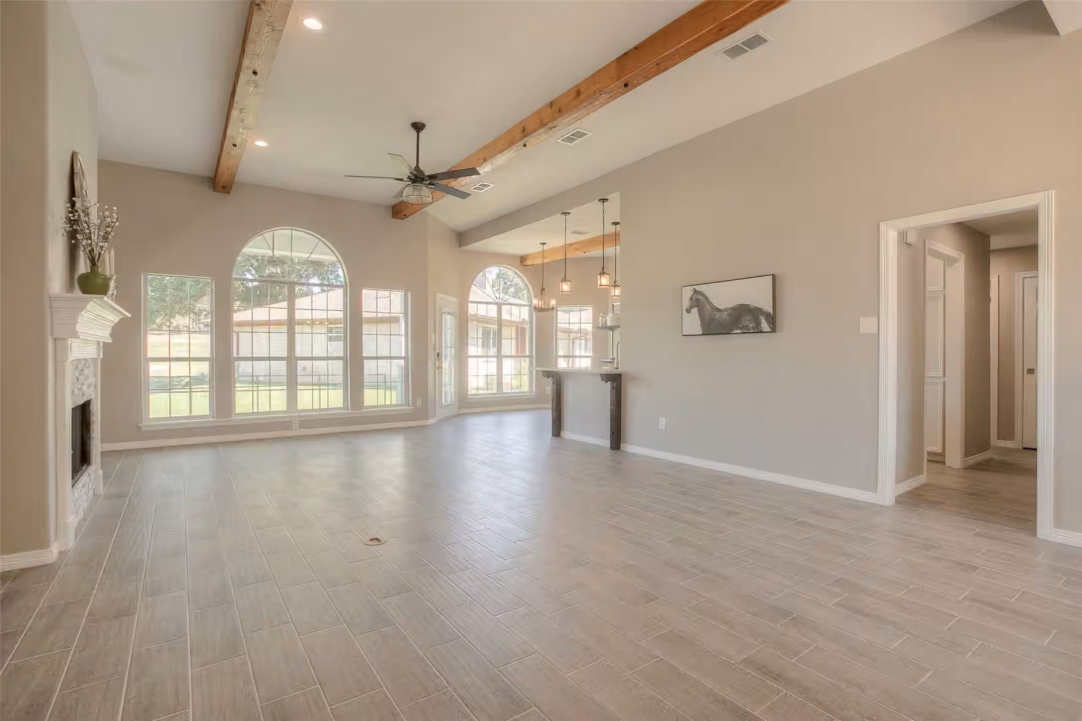 Photo 2 of 319 Brook Hollow Drive, Huntsville, TX